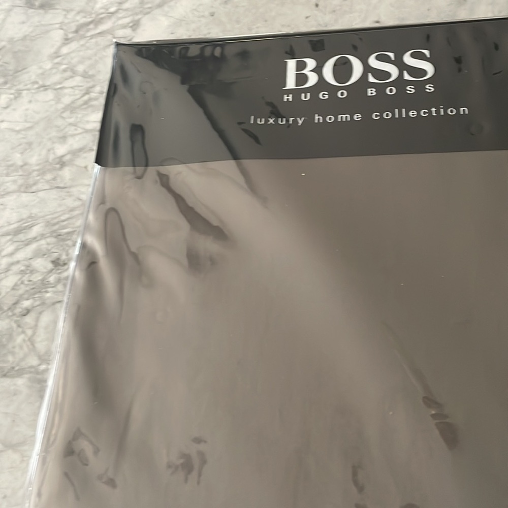 Hugo boss bedding - Picture 3 of 4